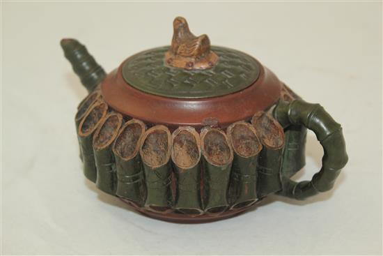 A Chinese Yixing pottery teapot and cover, 16.5cm